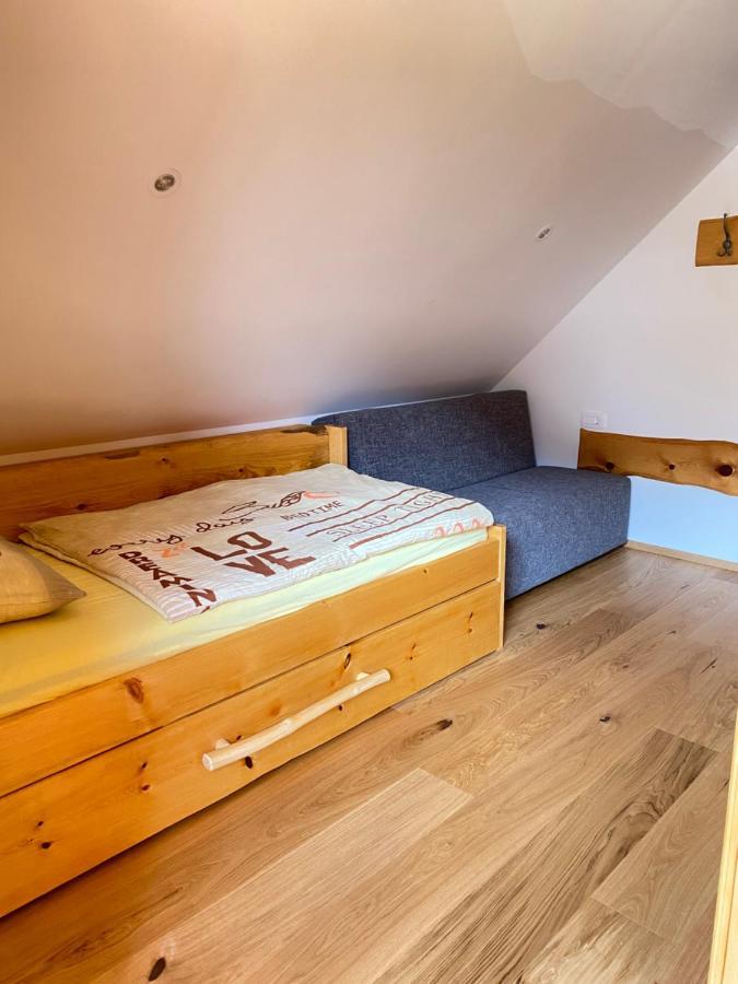 Apartma In Bungalov Jezerci Гозд-Мартулек Экстерьер фото