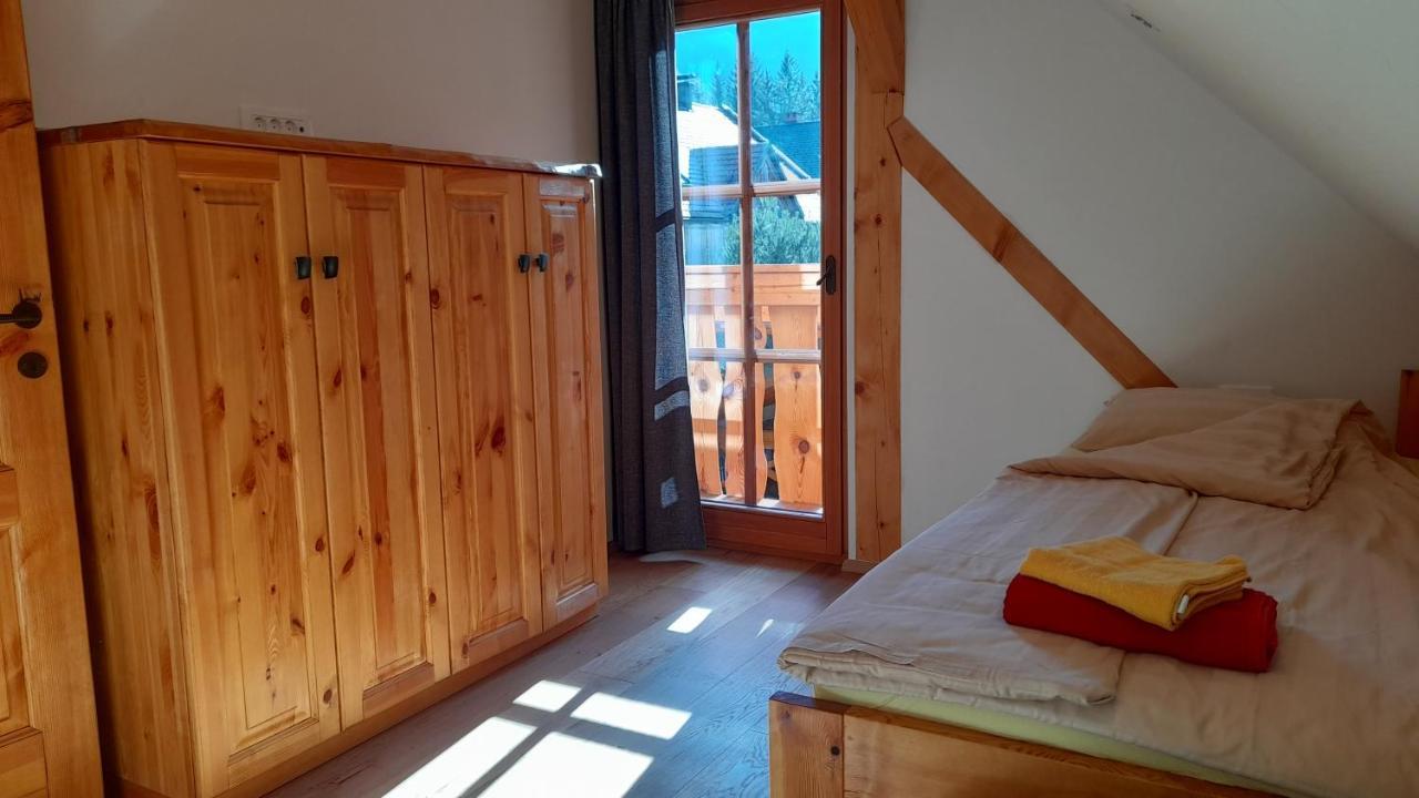 Apartma In Bungalov Jezerci Гозд-Мартулек Экстерьер фото