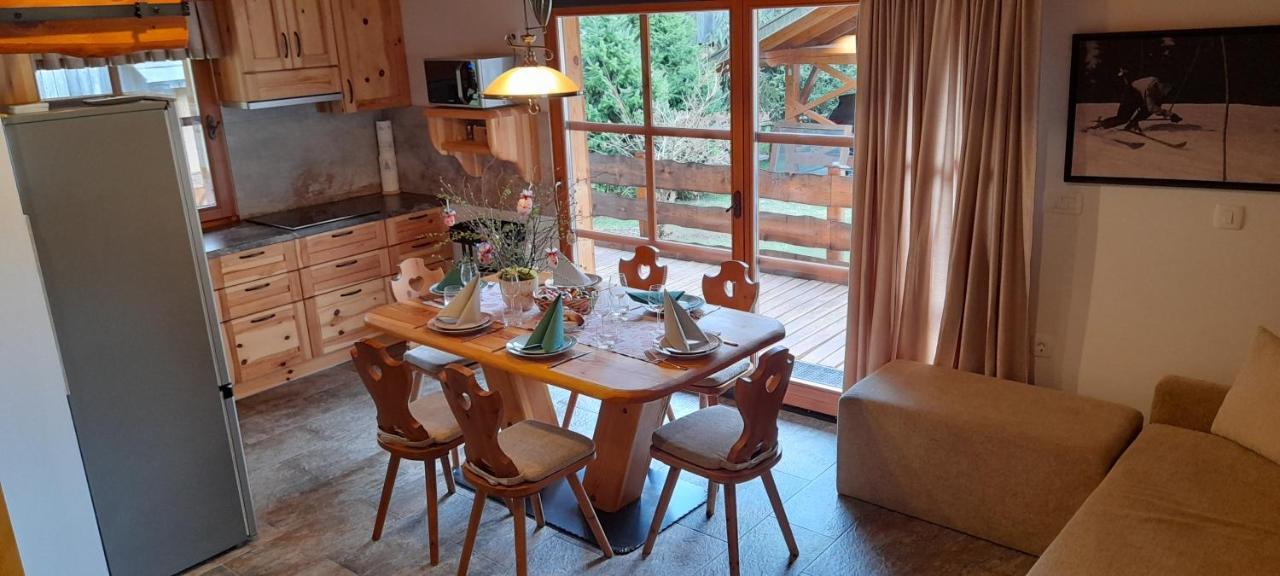 Apartma In Bungalov Jezerci Гозд-Мартулек Экстерьер фото
