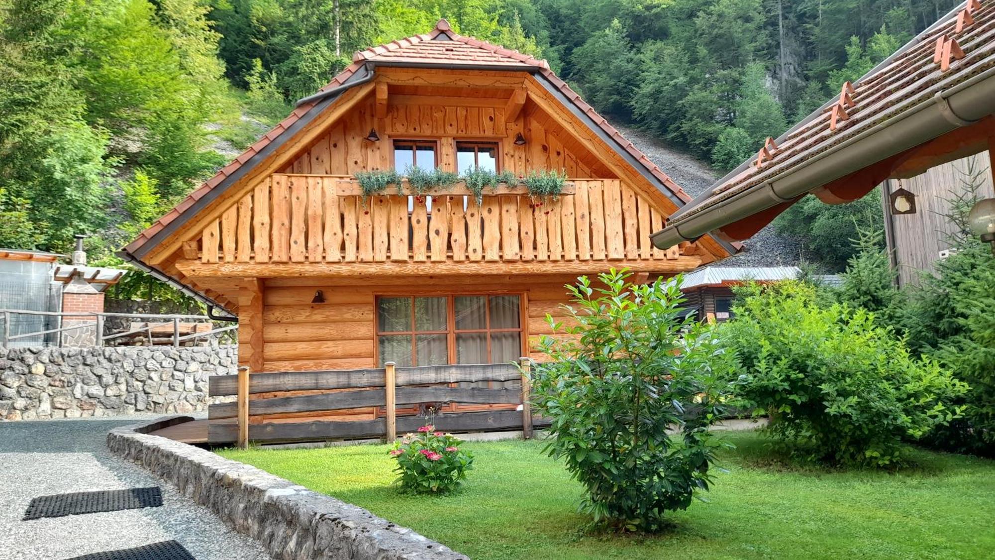 Apartma In Bungalov Jezerci Гозд-Мартулек Экстерьер фото