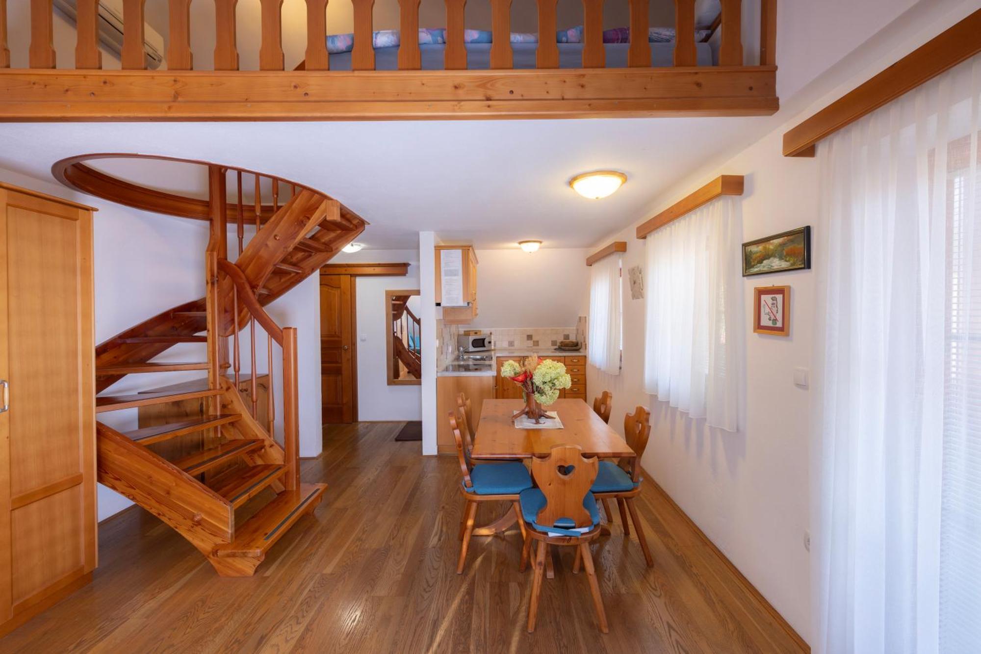Apartma In Bungalov Jezerci Гозд-Мартулек Экстерьер фото