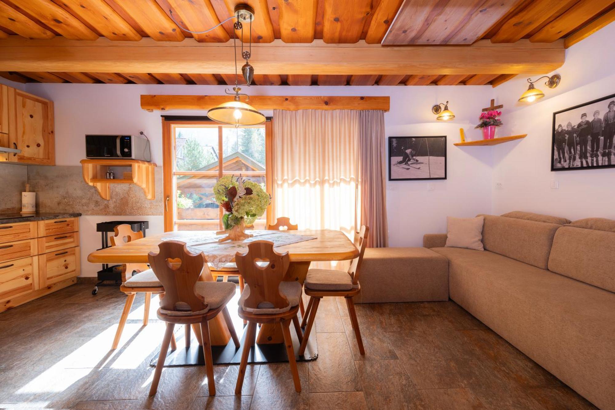 Apartma In Bungalov Jezerci Гозд-Мартулек Экстерьер фото