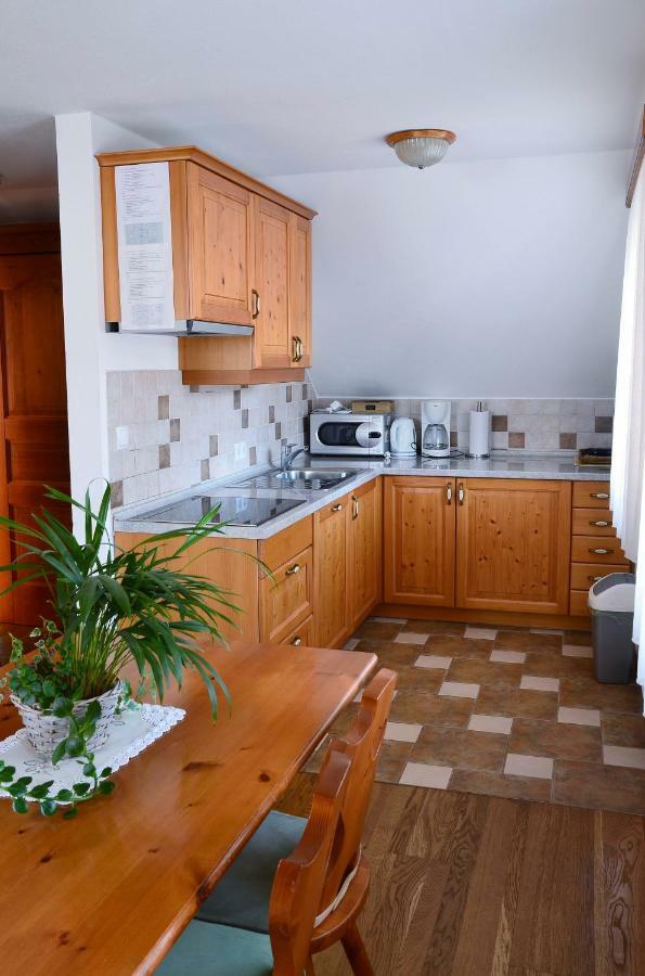 Apartma In Bungalov Jezerci Гозд-Мартулек Экстерьер фото